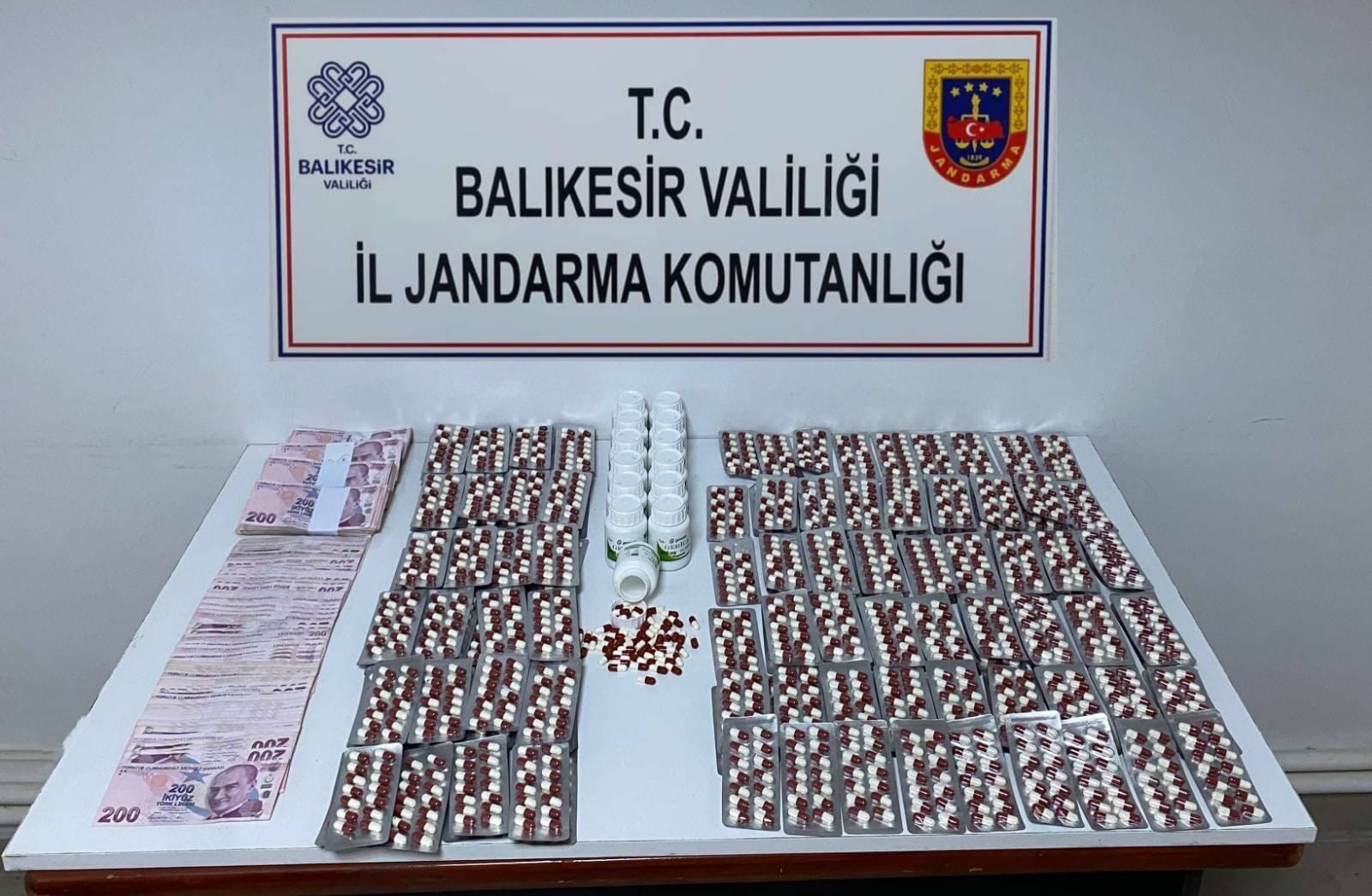 📍Balıkesir’de Kaçakçılık ve Organize Suç Operasyonları: 9 Şüpheli Yakalandı
